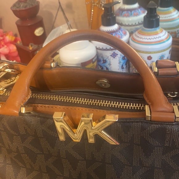 Michael Kors purse - Picture 4 of 16